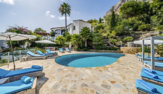 Villa 'Caroix' with Sea View, Wi-Fi and Air Conditioning