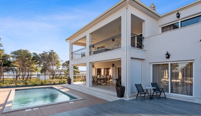 Villa Carolus-Luxurious Dalmatia Villa