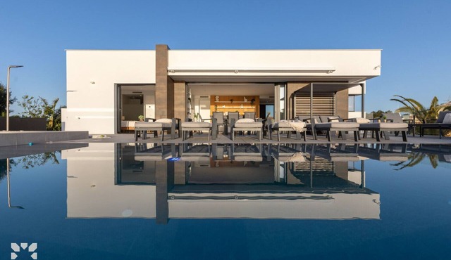 Villa CARRERA by Abahana Villas