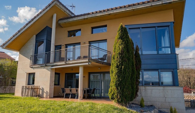 Villa 'Casa El Rasillo' with Lake View, Private Terrace and Wi-Fi