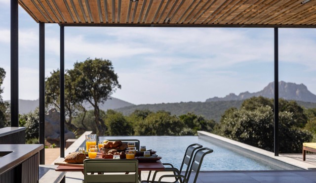 Villa 'Casa Nera' with Sea View, Private Pool and Wi-Fi