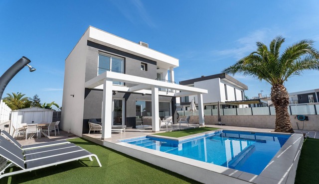 Villa 'Casa Bos Palm Tree with Pool' with Private Pool, Wi-Fi and Air Conditioning