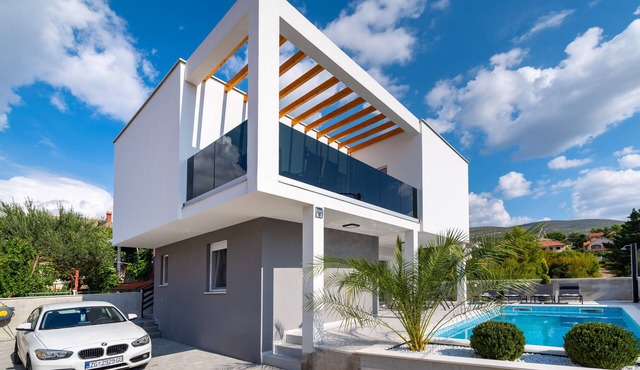 Villa Casa Calido - Three Bedroom Villa with Swimming Pool