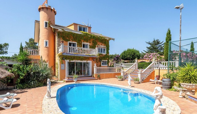 Villa 'Casa Del Vino' with Mountain View, Private Pool and Wi-Fi