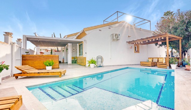 Villa 'Casa Esther' with Sea View, Wi-Fi and Air Conditioning