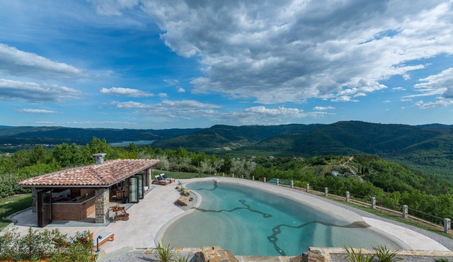 Villa Casa Lirio with Pool