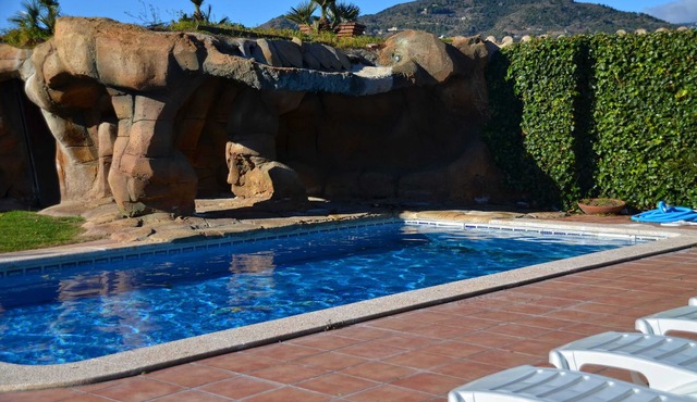 VILLA CASA LORENZANA WITH SWIMMING POOL AND LARGE GARDEN