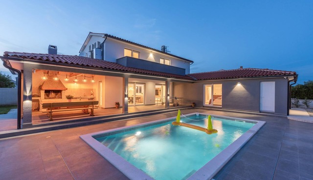 Villa Casa Mara with heated pool