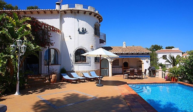 Villa 'Casa Pera' with Sea View, Pool, Wi-Fi, Garden & Terrace