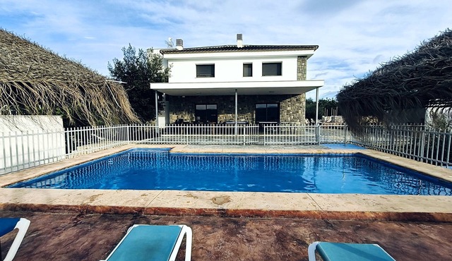 Villa Casa Rural la Montana 2 with Pool, Garden & Wi-Fi