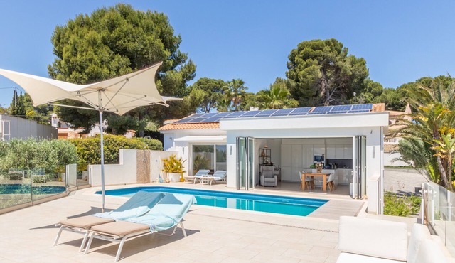 Villa 'Casa Viviana' with Sea View, Pool, Wi-Fi, Balcony, Terrace & Garden