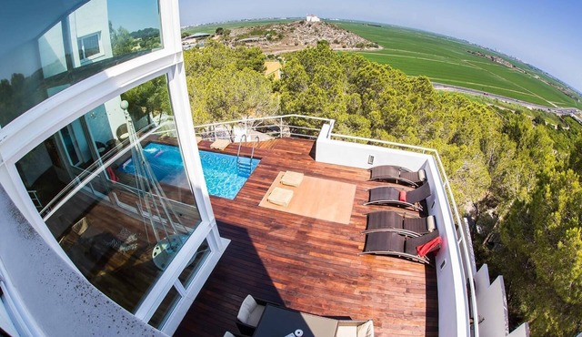 Villa-Casablanca with Sea View, Private Pool, Terrace & Wi-Fi