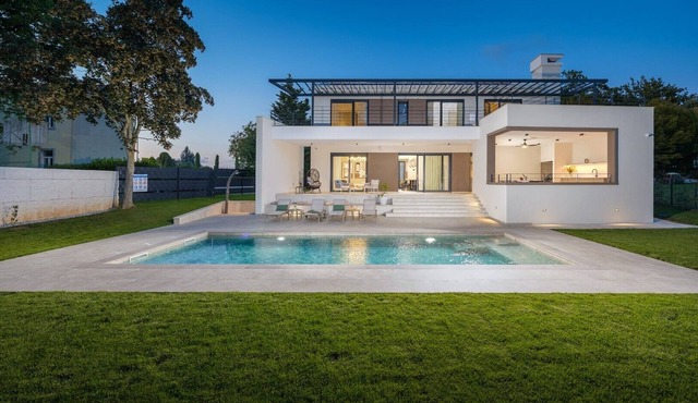 Villa Castanea – Stylish 3-Bedroom Villa with Private Pool in Peaceful village
