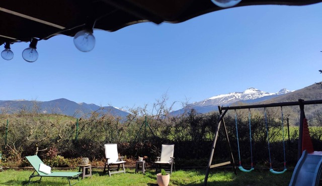 Villa Castiello de Jaca, 4 bedrooms, 8 persons