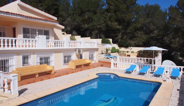 Villa Catherina: 5min walk sand beach Large Pool 5 Bedrms 2 Kitchens