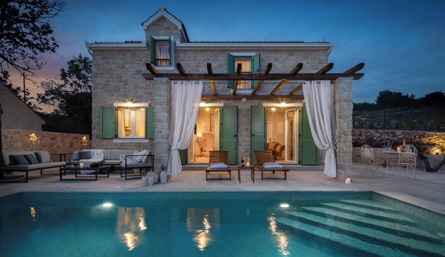 Villa Cavalleria Rusticana with heated pool and vineyard