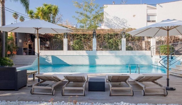 Villa Cela 5 minut. walk from the beach. Barcelona 25min. by car. A/C. Design.