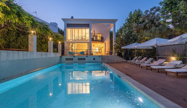 Villa 'Cela' with Sea Views, Wi-Fi and Air Conditioning