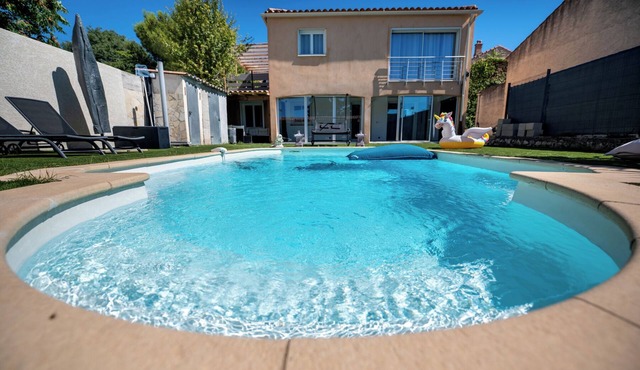 Villa celesto private pool and jacuzzi in marseille