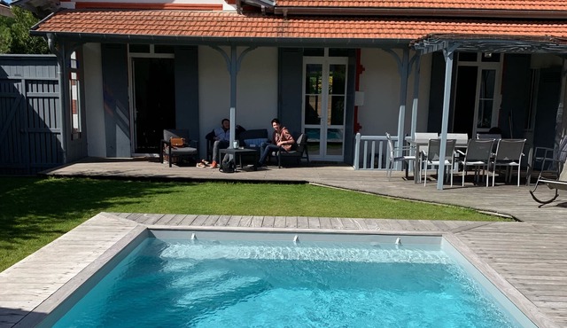 VILLA CENTER ARCACHON NEAR BEACH with garden & terraces & pool 8 / 10Pers