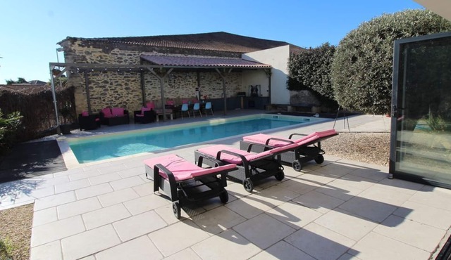 Villa Cerisier, Modern family villa with swimming pool near Pezenas