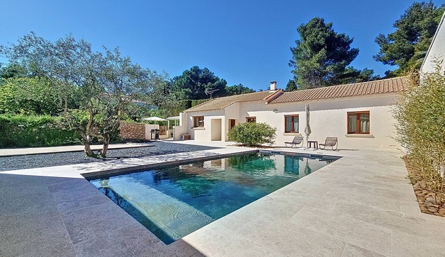 Villa Charlotte quiet Air-conditioned near Avignon heated swimming pool* Petanque