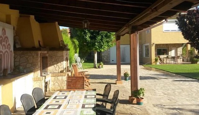 VILLA-CHALET at 7 Km from Cuenca capital IDEAL GROUPS FRIENDS AND FAMILIES