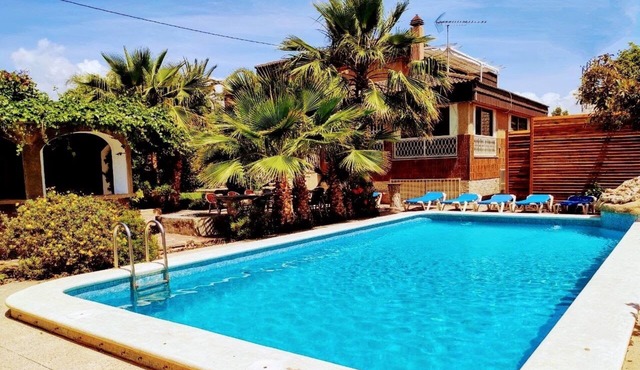 Villa ChaletBenidorm, Private Pool, Aircon, Close to City Centre and Beaches
