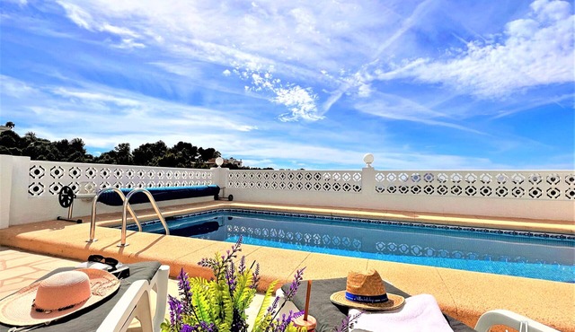 Villa CHAMPY in Moraira – Sea views, private pool, 2 bedrooms, air conditioning and Wi-Fi