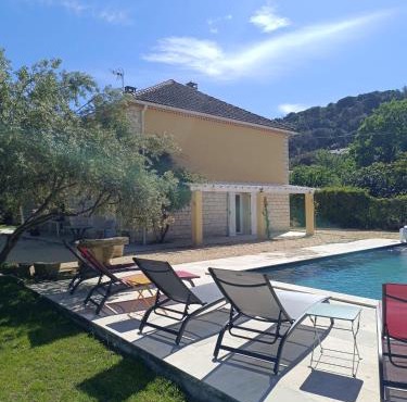 Villa Chantebise, calme et élégance avec piscine privée