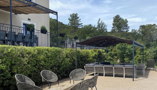 Villa Chardonnay, a large 7-bedroom building in the heart of an AB vineyard