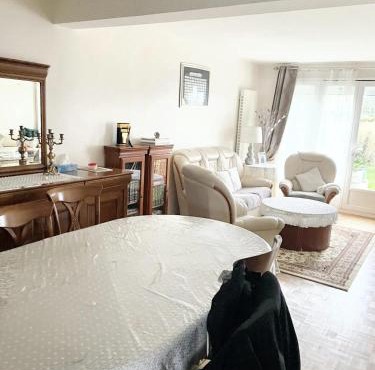 Villa charmante à Élancourt avec jardin privé