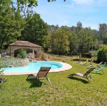 Villa charmante avec piscine privée à Montferrat - 125 m²