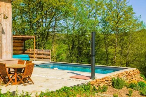 Villa charmante avec piscine privée à Castels 2