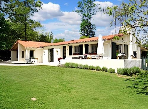 Villa charmante avec sauna a Ecuras et piscine partagee