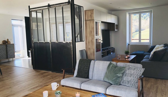 "Villa Châteauneuf" Large independent house with garden and private parking