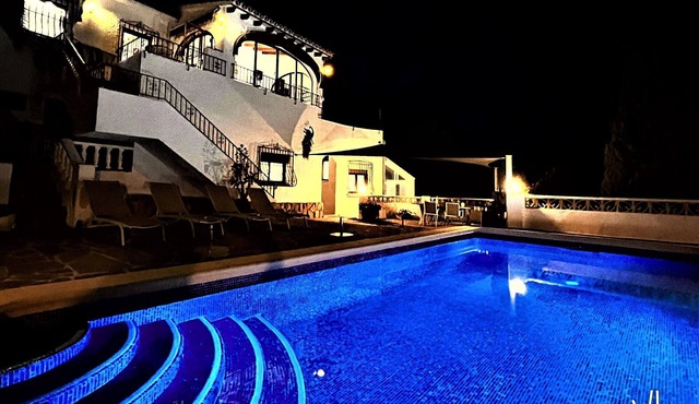 VILLA CHRIS in Moraira – 4 bedrooms, private pool, panoramic sea and marina views, air conditioning and Wi-Fi