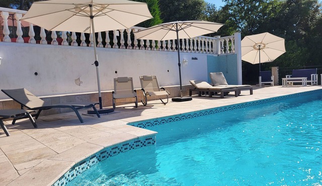 "Villa Christine" - completely private with (heated) pool, beautiful views