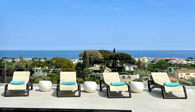 Villa Citadelle Great views, Pool, hot tub, pool table, gym Family/friends vacay