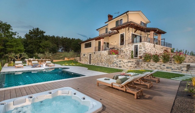 Villa Clara – A Stunning Oasis of Luxury with Large Pool, Wellness, Game Room, Fitness, and Breathtaking Views of Motovun