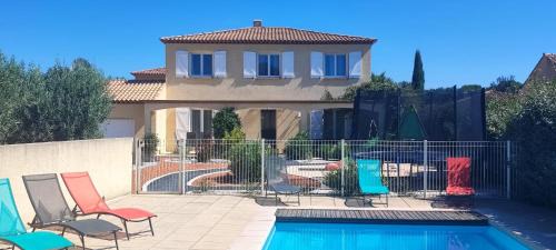 villa classée 4 étoiles avec piscine et boulodrome