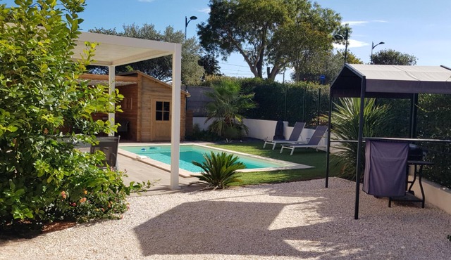 Villa classified 4 stars with air conditioning, heated swimming pool.