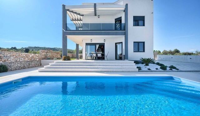 Villa Clear Skies - pool, jacuzzi, location, sea views, comfort and design by MyWaycation