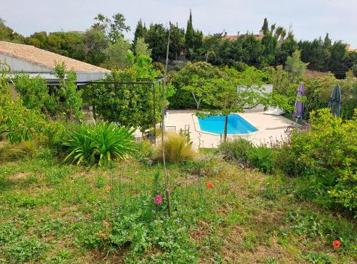 VILLA climatisée, avec 3 Chambres , Piscine, et terrain arboré
