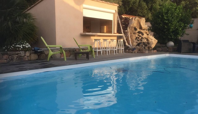 VILLA CLIMATISEE WITH PRIVATE SWIMMING POOL