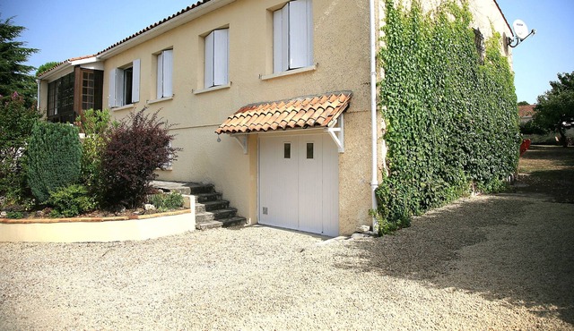 Villa close to Cognac with refurbished private pool.