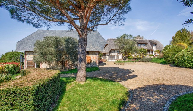 Villa Constantin - Superb Normandy property with swimming pool - near Deauville