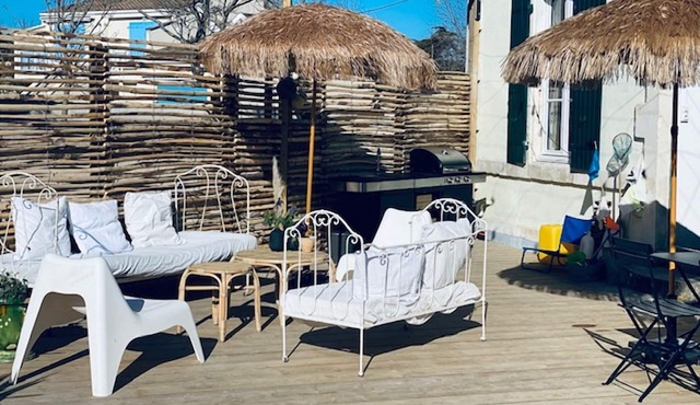 VILLA CONSTANTINE A 2 PAS DU PORT DE BOYARDVILLE