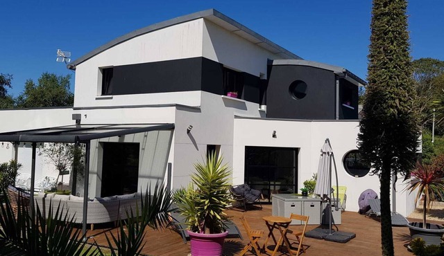 Villa coast of pink granite