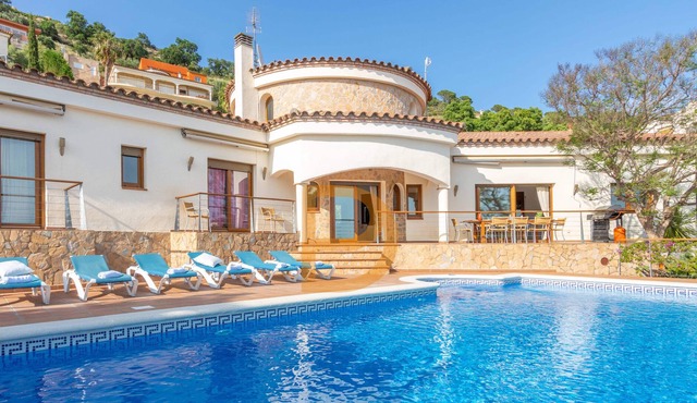 Villa Colina - Swimming Pool and BBQ